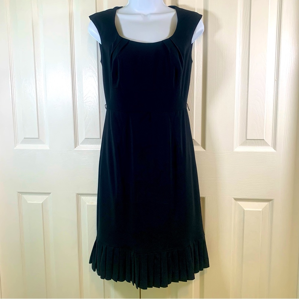 White House Black Market Perfect LBD Size 00 EUC Missing Original Belt‎
